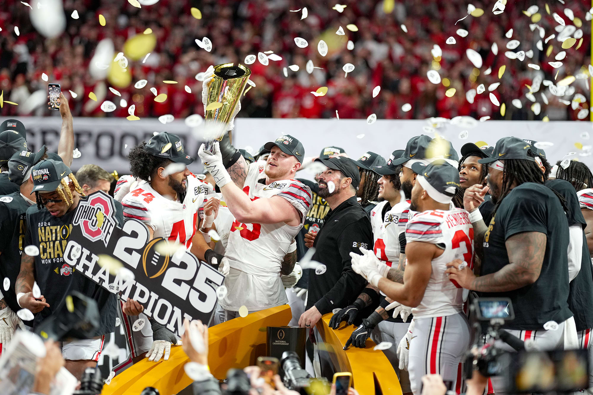 SY225C中型液压挖掘机